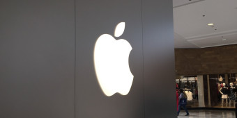 Топ-менеджер Apple уходит к Джонни Айву работать над ИИ